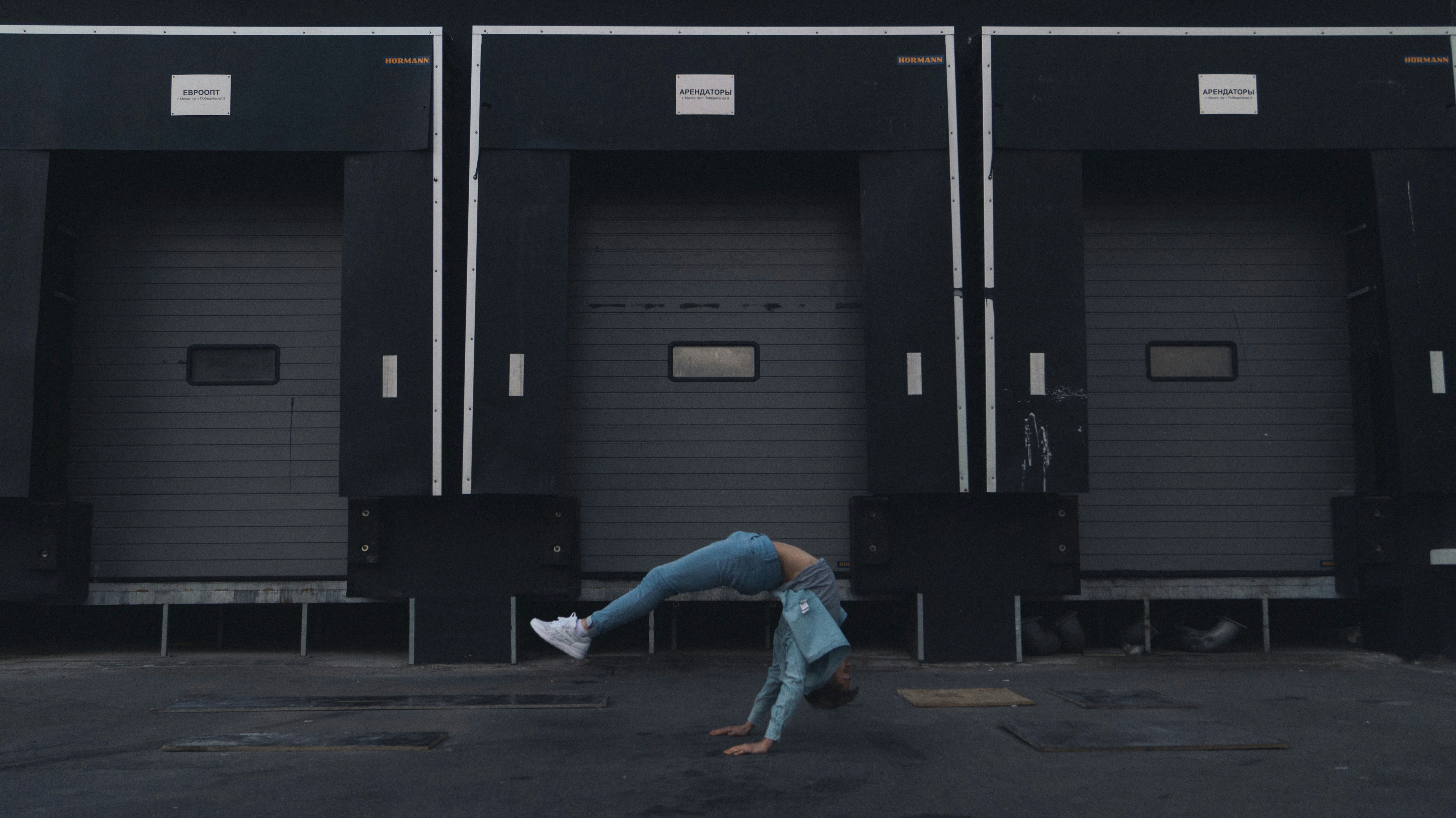 person dancing during daytime